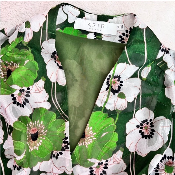ASTR the Label Gorgeous Green & White Floral Long Sleeve Wrap Tie Blouse Top XS - Picture 7 of 12